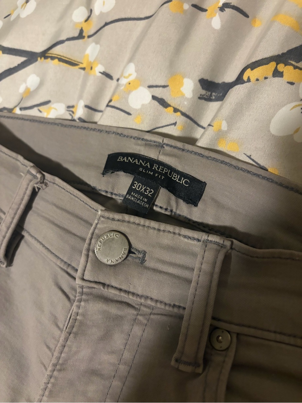 Banana Republic Men’s Gray Slim Fit Chinos in size 32x34